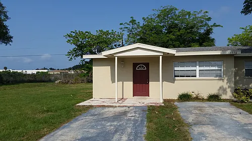 5330 8th Street Ct W #A Photo 1 5330 8th Street Ct W #A Photo 1