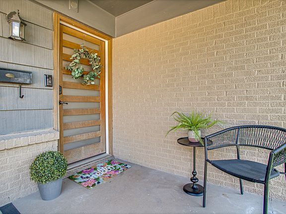 4th image of 320 Easton Rd