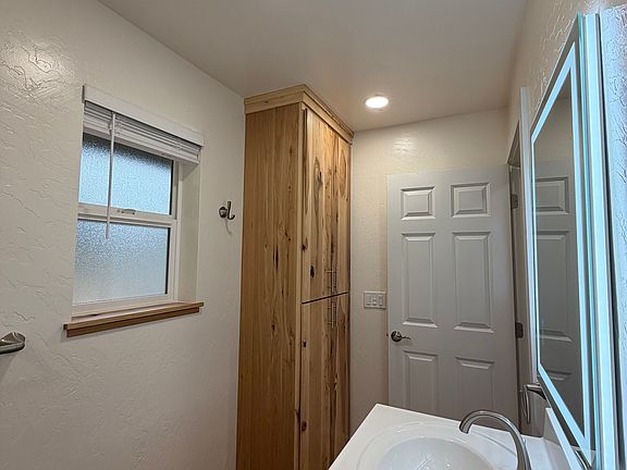5th image of 2810 Alder Rd #B