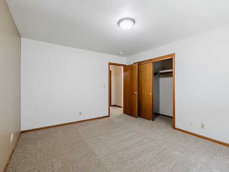 5155 S 80th St — Photo 22