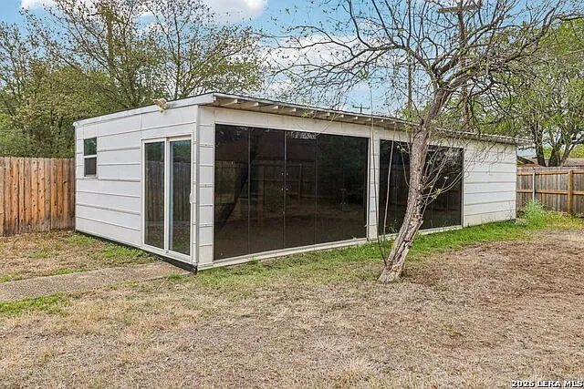 302 Weathercock Ln — Photo 32
