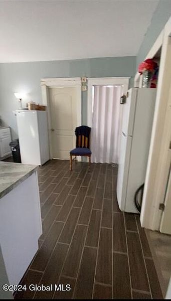 4th image of 5 S Lake Avenue