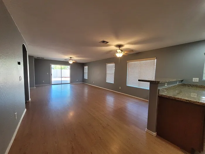 3 bed, 2.0 bath, 1571 sqft, $1,790 — Photo 4