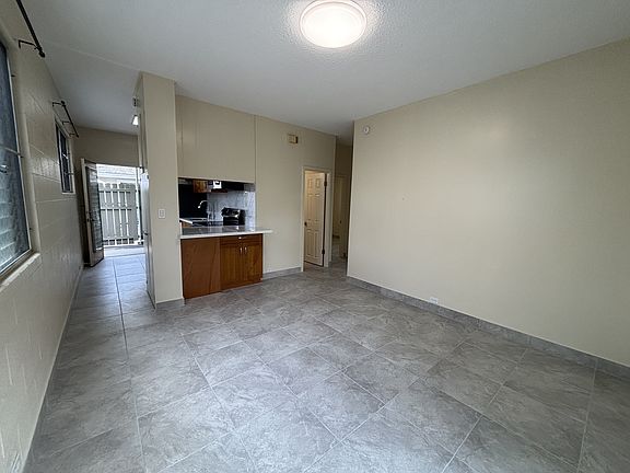 4th image of 1323 Matlock Ave #1