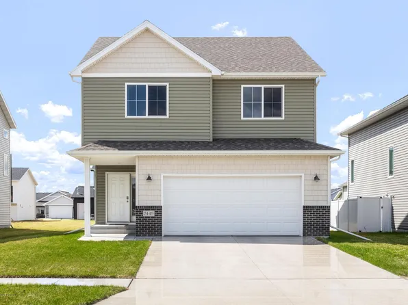 7449 18th St S, Fargo, ND 58104