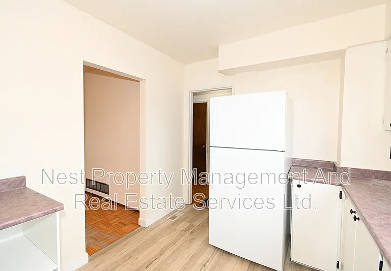 215 McIntyre Cres #1 — Photo 2