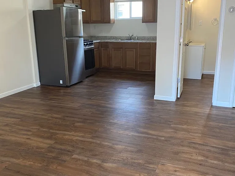 112 E Stuart St — Photo 11