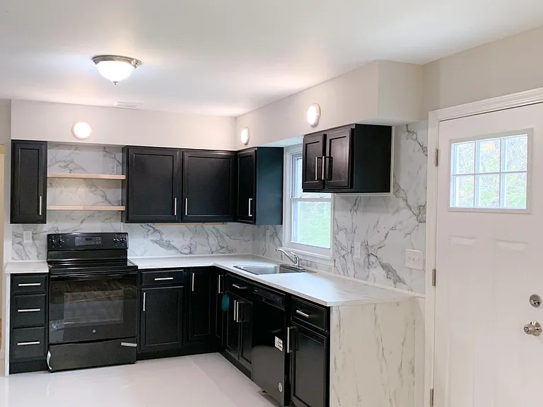 108 Tenney Ct — Photo 5