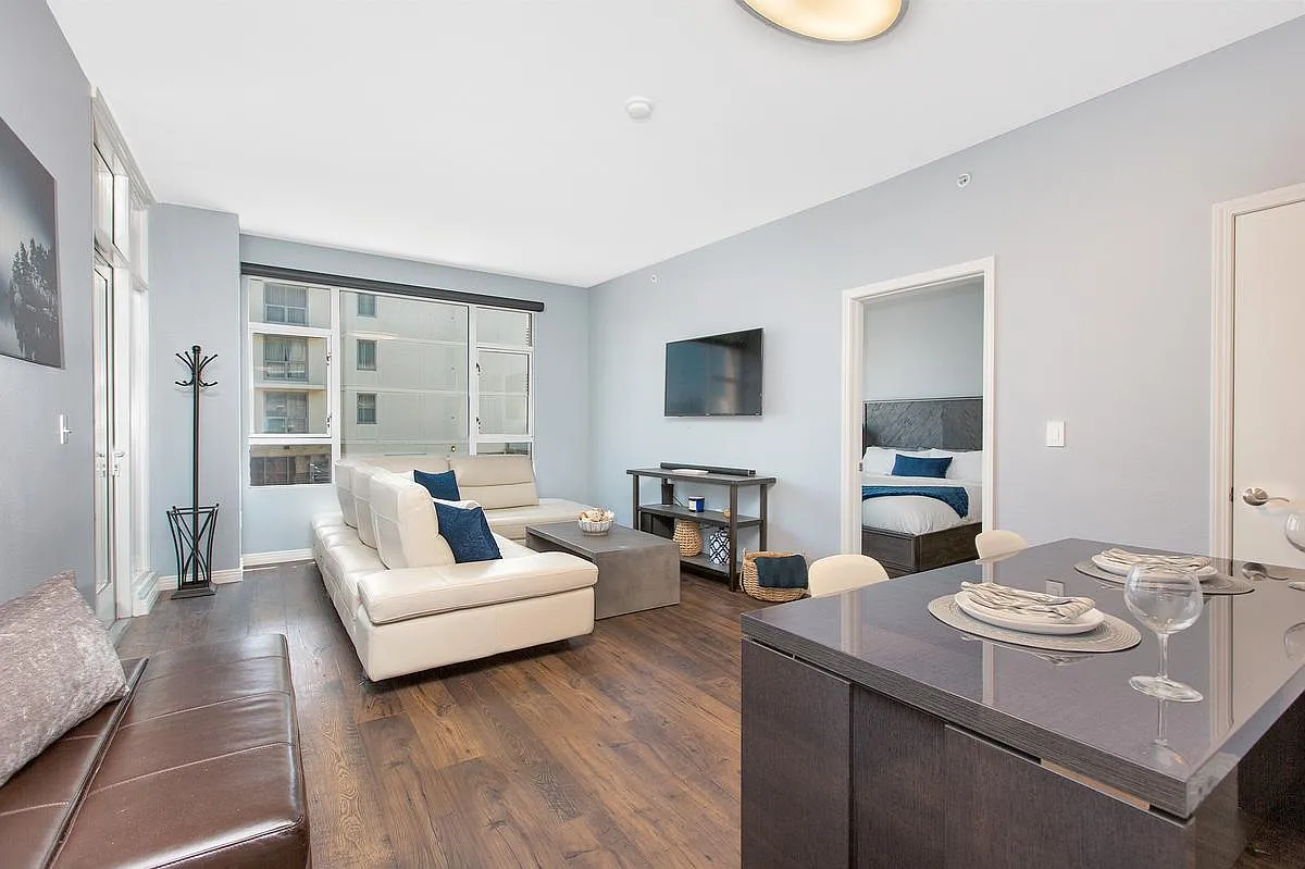 2 bed, 910 sqft, $5,000 — Photo 1