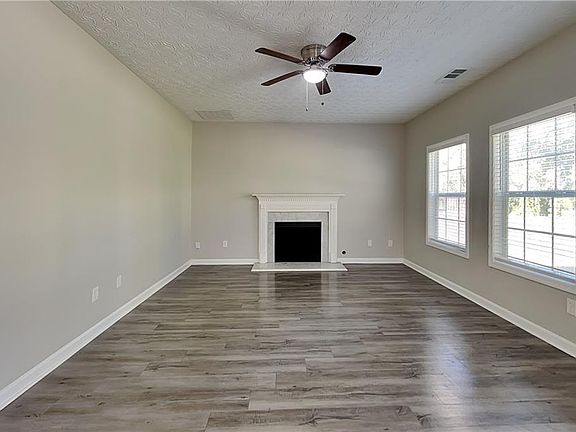 3rd image of 1385 Brisbane Dr