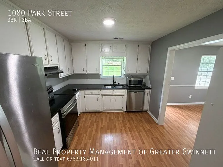 1080 Park St — Photo 4