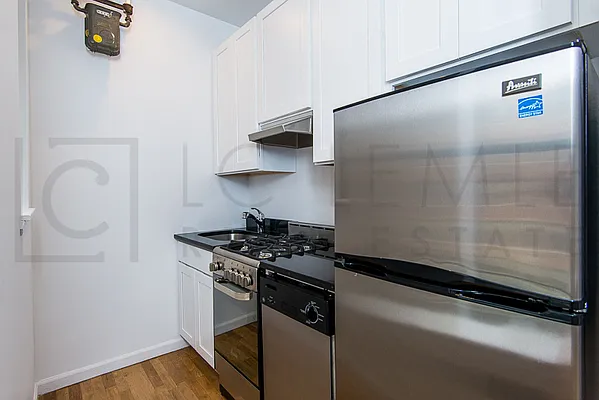 Rented by LC Lemle Real Estate Group | media 14