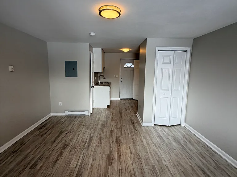 127 Cosey Beach Ave #B1 — Photo 3