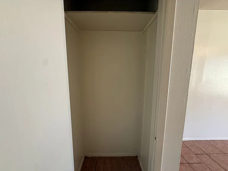 1109 Village Green Dr — Photo 17