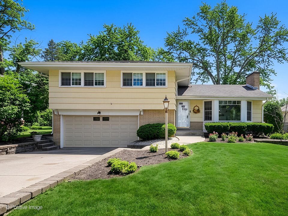 1st image of 417 Naperville Rd