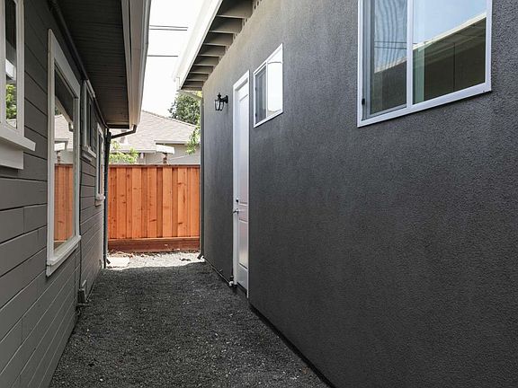5th image of 948 15th Ave