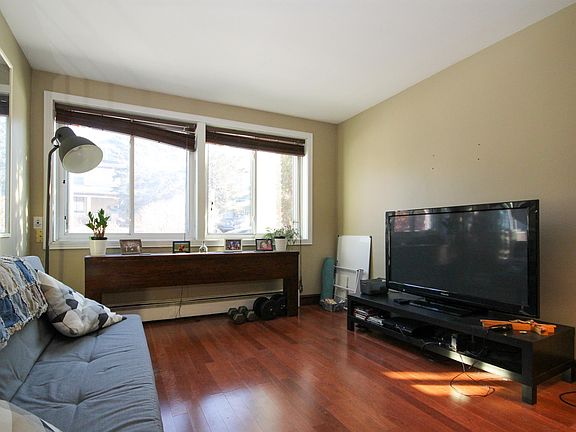 2nd image of 2212 Aldrich Ave S #106-1