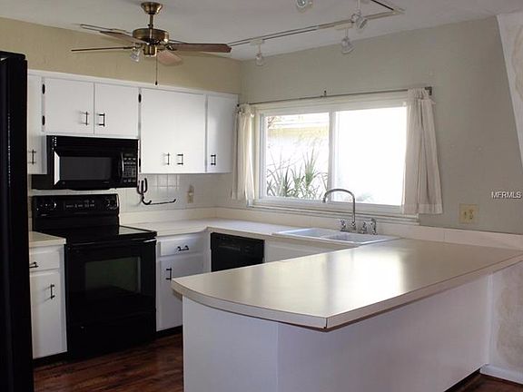 3rd image of 7403 Meadow Dr