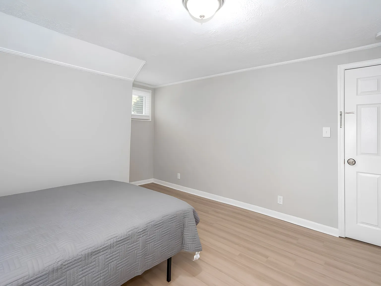 4 bed, 2.0 bath, 2909 sqft, $754 — Photo 1