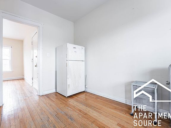 5th image of 2661 N Spaulding Ave #324F