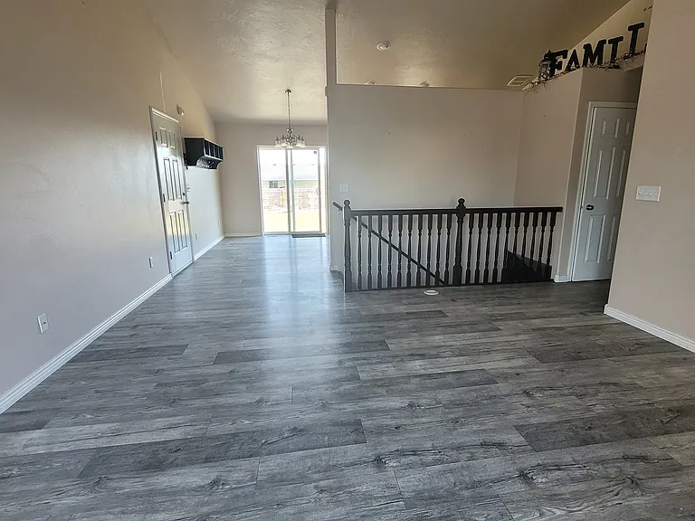 3322 E Sandy Dr — Photo 2