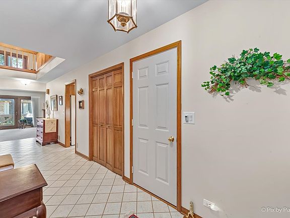 4th image of 128 Country Club Dr