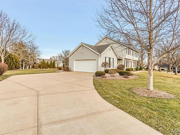 3rd image of 440 Country Ridge Dr