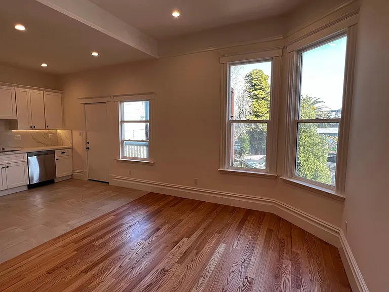 889 Capp St — Photo 6