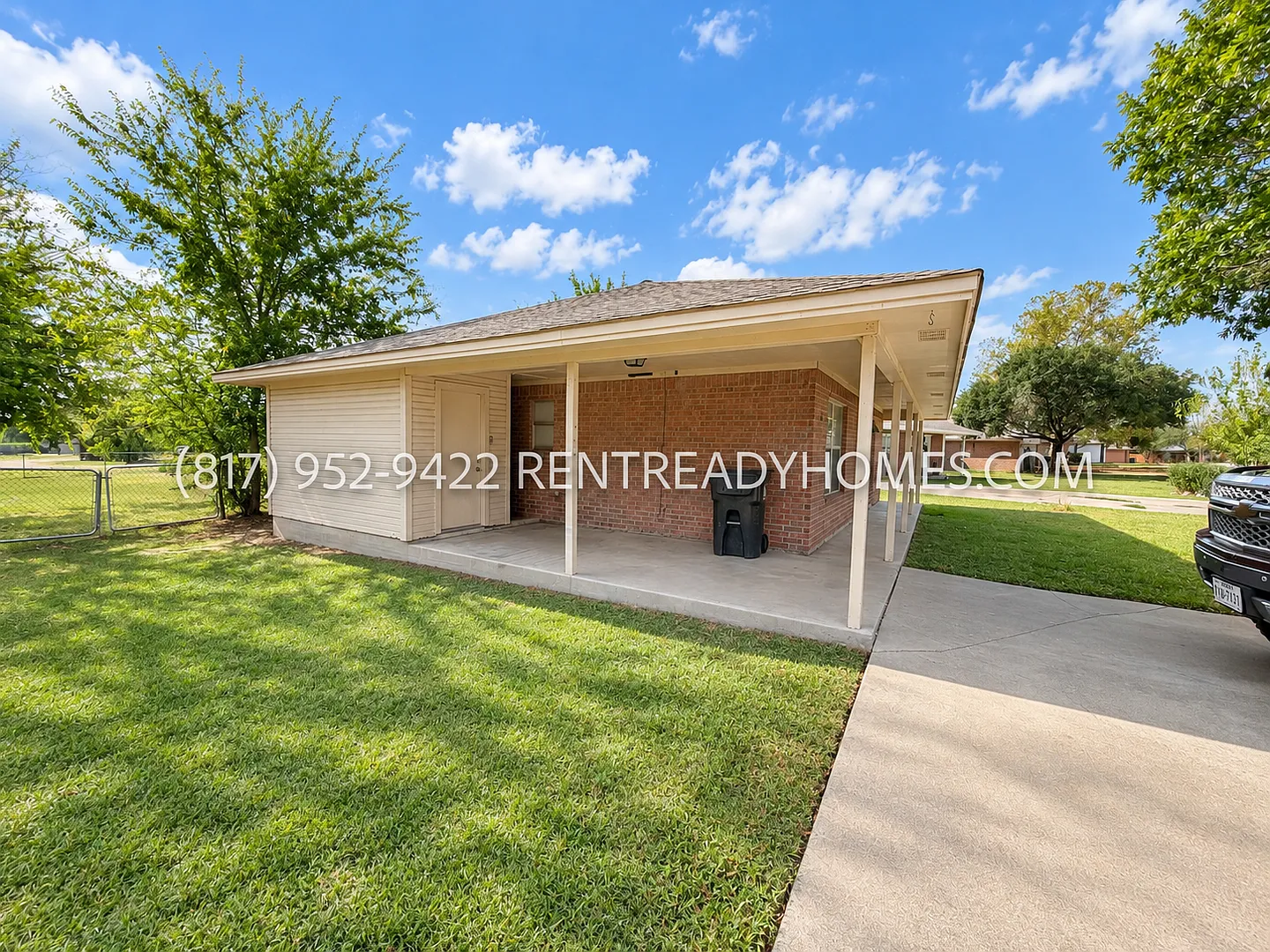 2528 Pinon Ct - Renovated 3 Bedroom Home With Carport for Rent — Photo 2