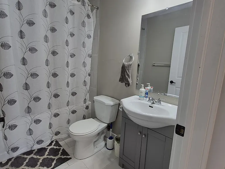 212 Little Ave — Photo 5