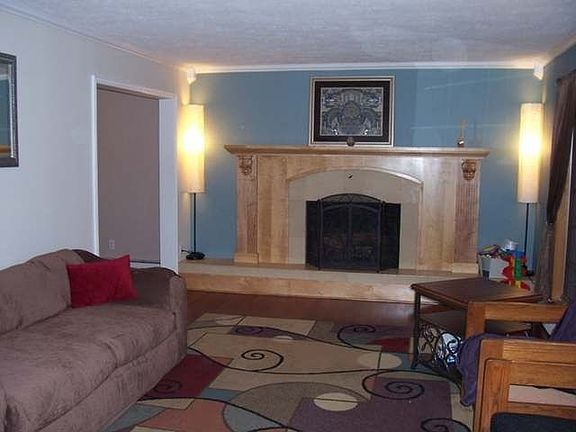 2nd image of 2084 N Oak Ln