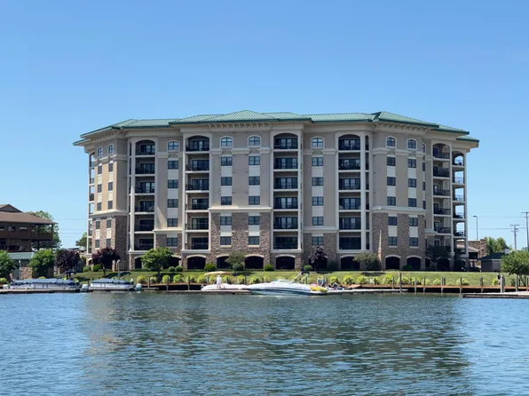 100 Bridgewater Pointe Pl Unit 105, Moneta, VA 24121