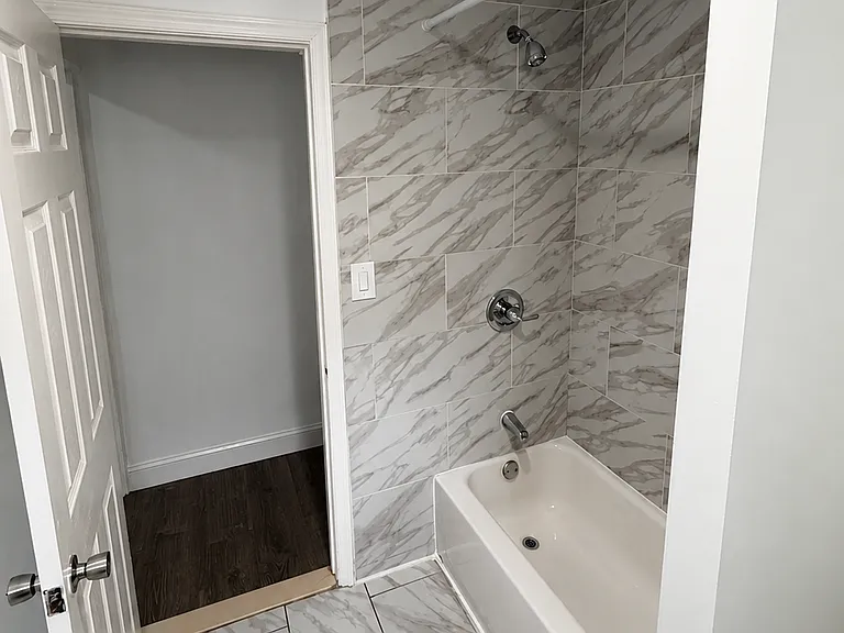 125 N Sickels St — Photo 14