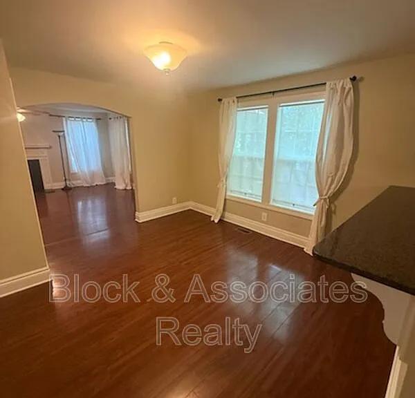 1214 S Main St — Photo 4