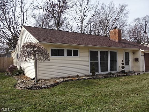 3rd image of 456 Woodmere Dr