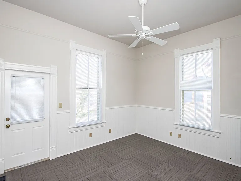 112 S Pulaski St — Photo 21