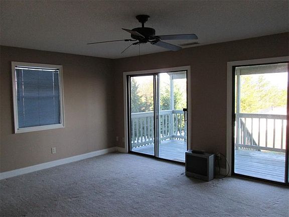 3rd image of 388 Mountain Dr