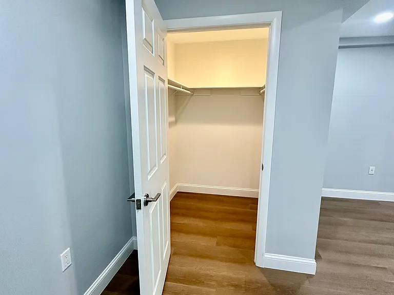 887 Farmington Ave #2I — Photo 14