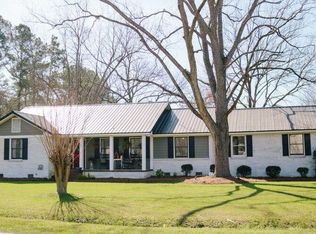 102 Cedar Lake Dr, Cordele, GA 31015