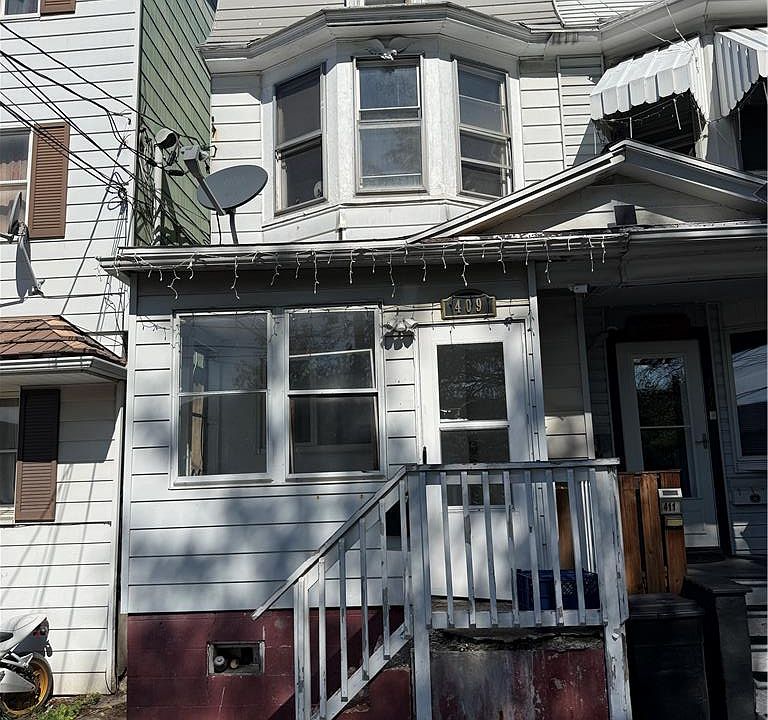 1st image of 409 Willing St