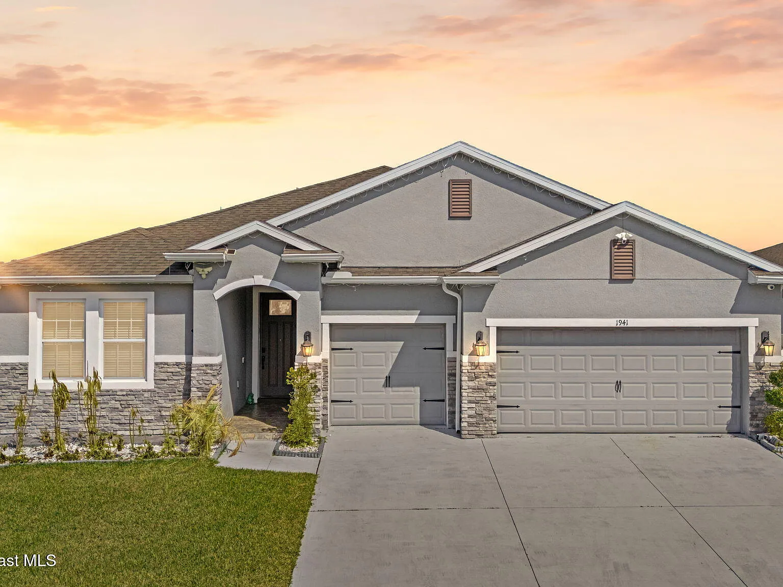4 bed, 3.5 bath, 2787 sqft, $3,500 — Photo 1