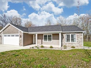 2045 Regency Dr, Angola, IN 46703