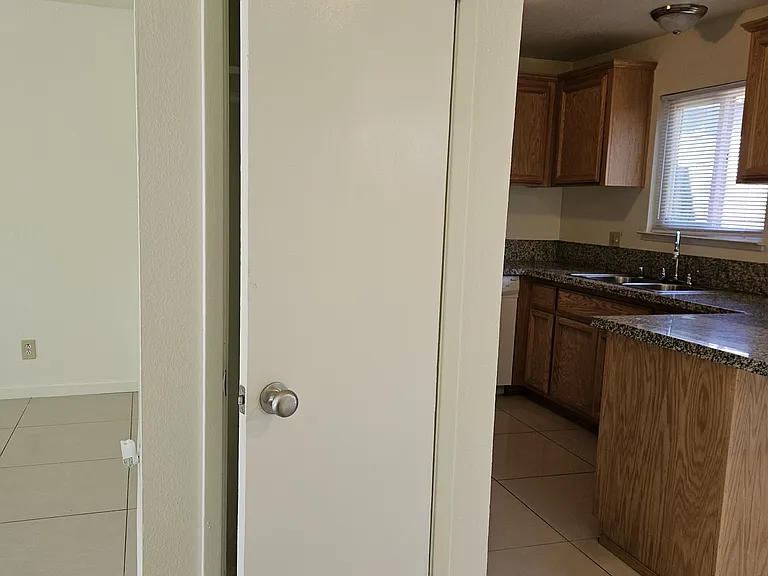 127 Villa Ct #6 — Photo 6