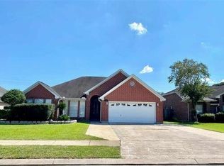 3163 Forest Oaks Dr, Port Neches, TX 77651