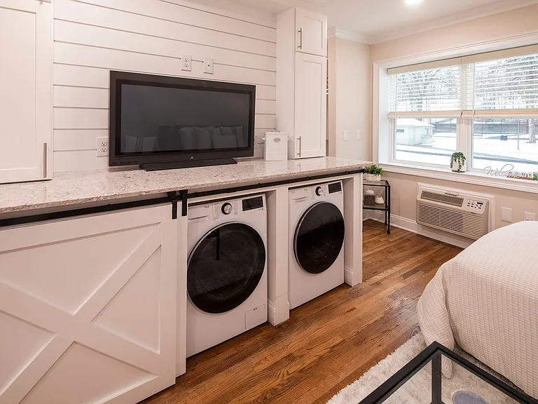 The Parkview at Polifly: In-Unit Washer & Dryer, Heat and Water Included, and Cat & Dog Friendly — Photo 10