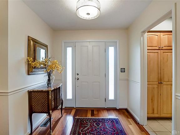 5th image of 927 Cranbrook Ct