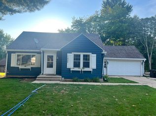 1625 S Demeter Dr, Freeport, IL 61032