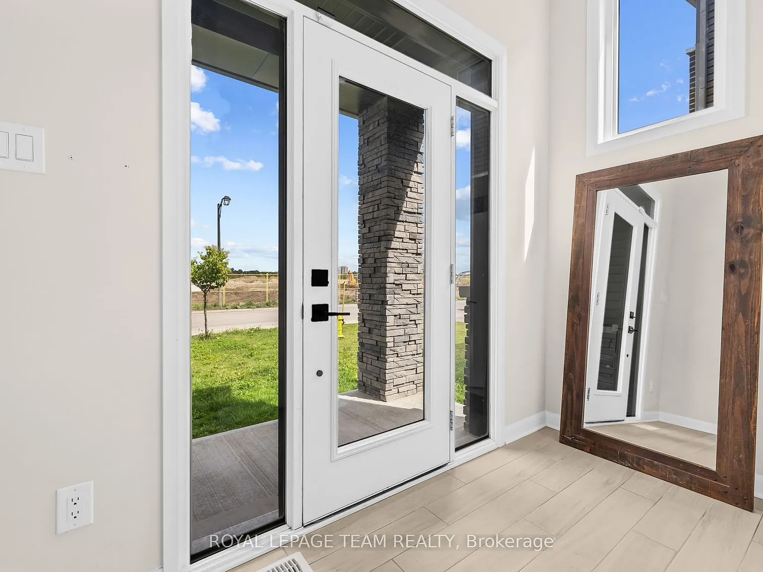 3 bed, $2,900 — Photo 2