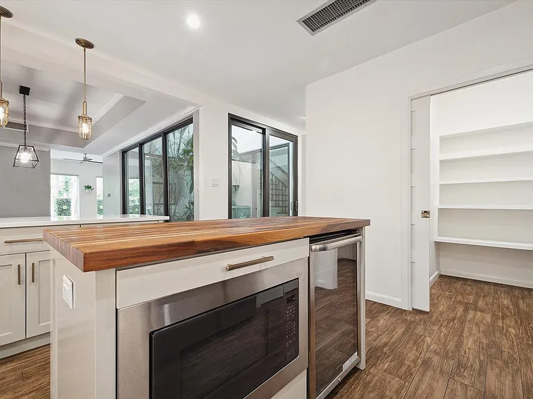 7922 Woodway Dr — Photo 14