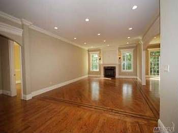 3rd image of 306 Vanderbilt Pkwy
